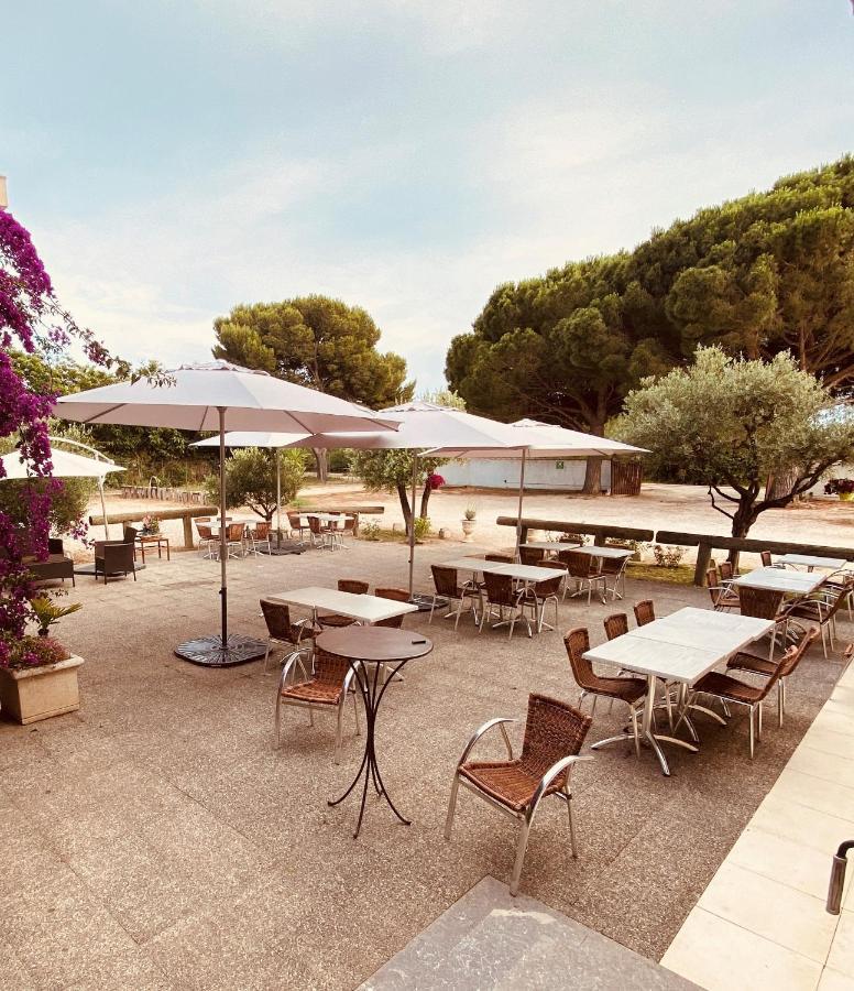 Hotel Restaurant La Plage Port-Saint-Louis-du-Rhône Exteriör bild