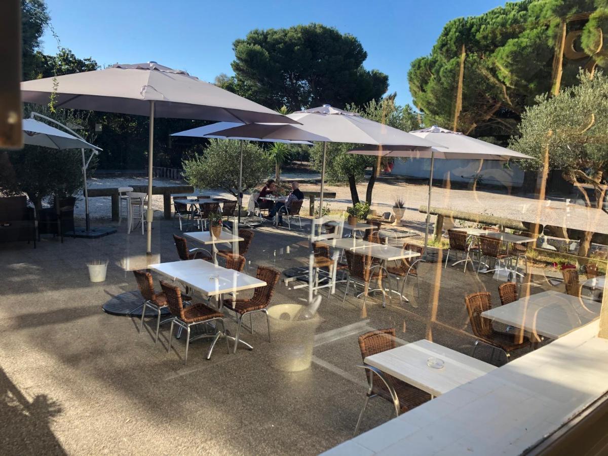 Hotel Restaurant La Plage Port-Saint-Louis-du-Rhône Exteriör bild